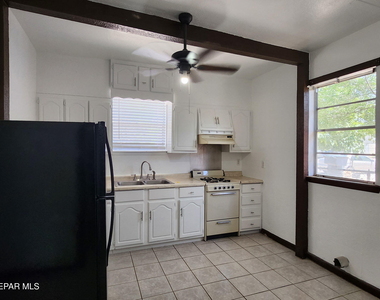 323 Singh Street - Photo Thumbnail 3
