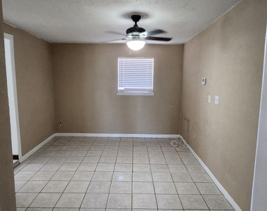 323 Singh Street - Photo Thumbnail 11