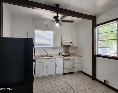 323 Singh Street - Photo Thumbnail 2