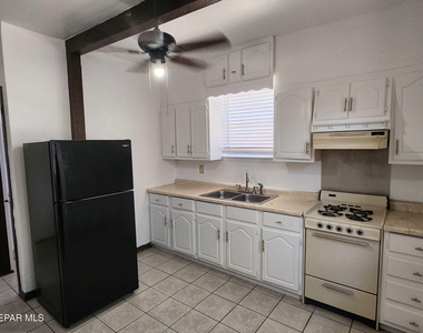 323 Singh Street - Photo Thumbnail 12