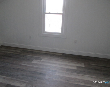 16 Winthrop Street - Photo Thumbnail 9