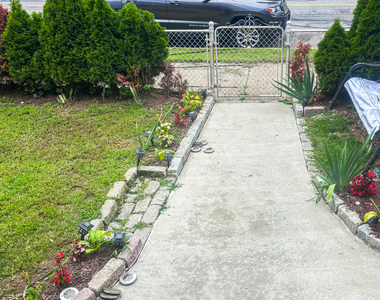 630 Kossuth Street - Photo Thumbnail 2