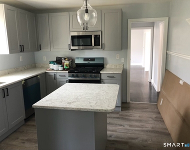 676 Courtland Avenue - Photo Thumbnail 3
