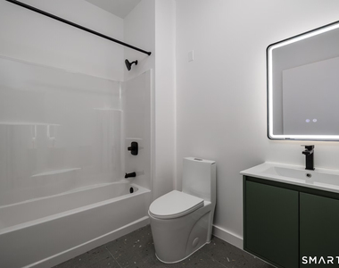 540 Bond Street - Photo Thumbnail 4
