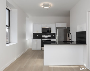 540 Bond Street - Photo Thumbnail 11