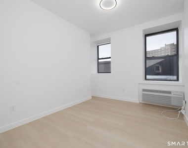 540 Bond Street - Photo Thumbnail 13