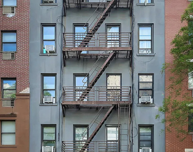 West 49th Street (9th and 10th Ave) - Photo Thumbnail 5