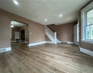 431 W Wayne St - Photo Thumbnail 6