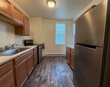 571 Kendall Ave - Photo Thumbnail 6
