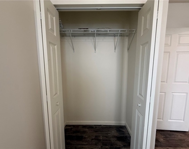 571 Kendall Ave - Photo Thumbnail 16