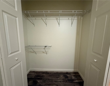 571 Kendall Ave - Photo Thumbnail 12