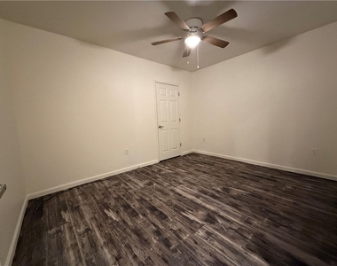 571 Kendall Ave - Photo Thumbnail 13