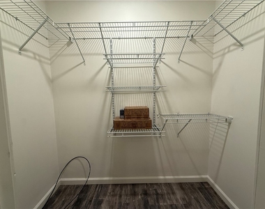 571 Kendall Ave - Photo Thumbnail 14