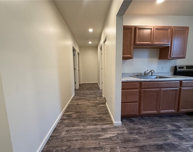 571 Kendall Ave - Photo Thumbnail 7