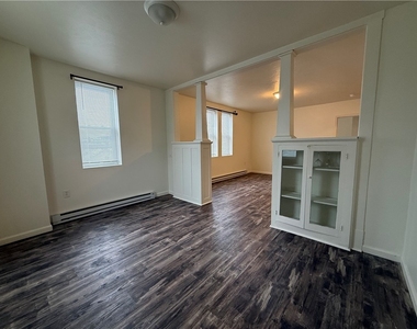 571 Kendall Ave - Photo Thumbnail 3