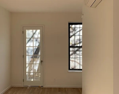 1114 Gates Avenue - Photo Thumbnail 4