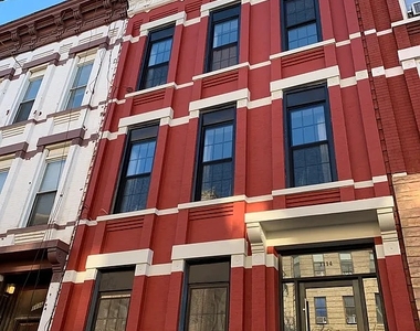 1114 Gates Avenue - Photo Thumbnail 5