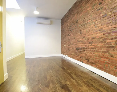 546 Bainbridge Street - Photo Thumbnail 3