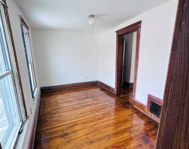 210 Squires Avenue - Photo Thumbnail 21