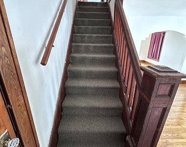 210 Squires Avenue - Photo Thumbnail 9