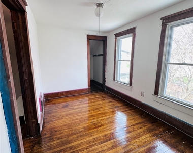 210 Squires Avenue - Photo Thumbnail 19