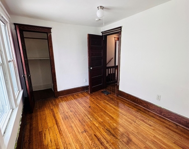 210 Squires Avenue - Photo Thumbnail 18
