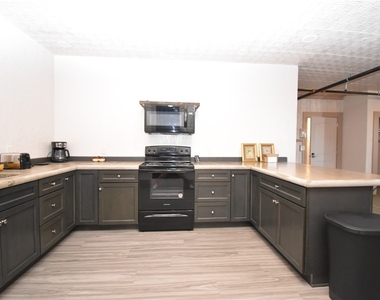 152 Court Street - Photo Thumbnail 3