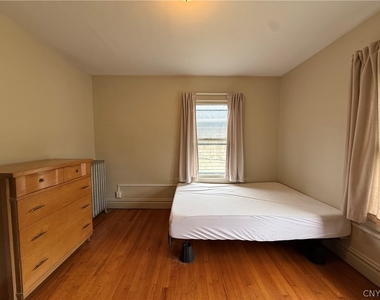 936 Lancaster Avenue - Photo Thumbnail 16