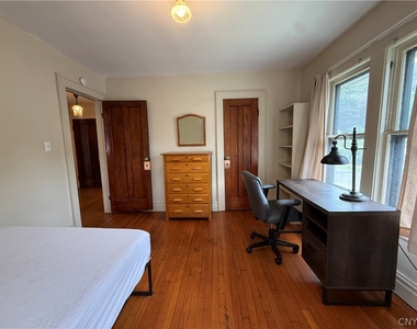 936 Lancaster Avenue - Photo Thumbnail 19