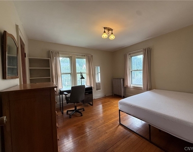 936 Lancaster Avenue - Photo Thumbnail 17