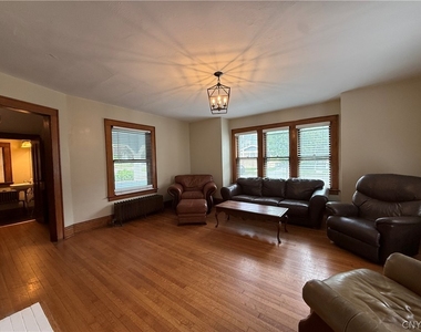 936 Lancaster Avenue - Photo Thumbnail 6