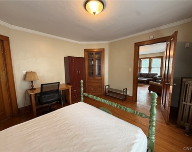 936 Lancaster Avenue - Photo Thumbnail 8