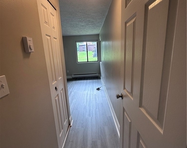 335 Village Boulevard N - Photo Thumbnail 16