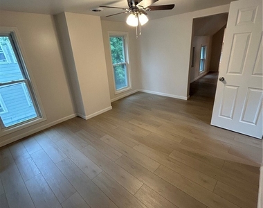 286 Normal Avenue - Photo Thumbnail 4
