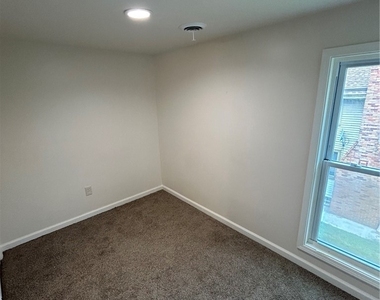 286 Normal Avenue - Photo Thumbnail 10