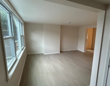 286 Normal Avenue - Photo Thumbnail 6