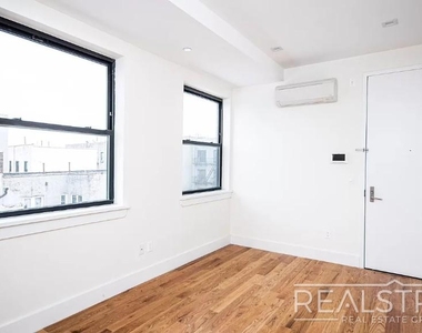 1526 Park Place - Photo Thumbnail 3