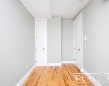 1526 Park Place - Photo Thumbnail 6