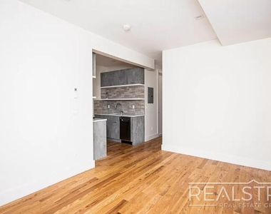 1526 Park Place - Photo Thumbnail 8