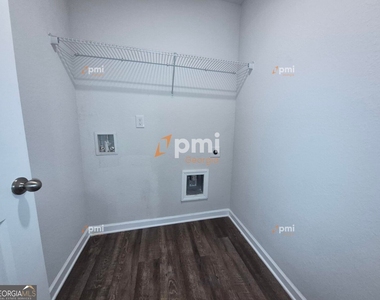 3338 Bridgewood Drive - Photo Thumbnail 6