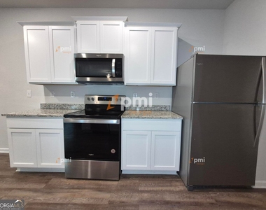 3338 Bridgewood Drive - Photo Thumbnail 2