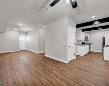 86 S Forest Avenue - Photo Thumbnail 6