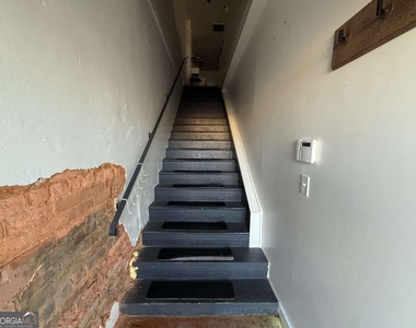 95 W Franklin Street - Photo Thumbnail 7