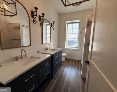 95 W Franklin Street - Photo Thumbnail 5