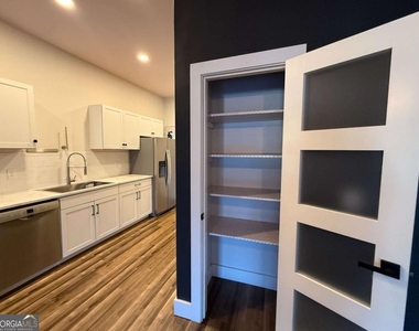 95 W Franklin Street - Photo Thumbnail 4