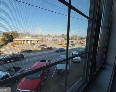95 W Franklin Street - Photo Thumbnail 8