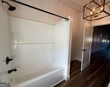 95 W Franklin Street - Photo Thumbnail 6