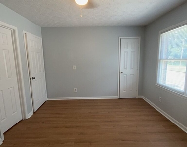 169 Walter Way - Photo Thumbnail 12
