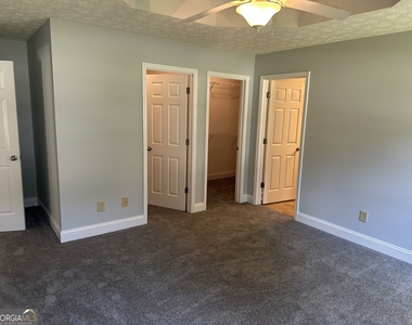 561 Highland Pointe Drive - Photo Thumbnail 16
