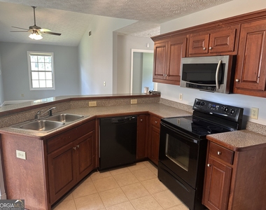 561 Highland Pointe Drive - Photo Thumbnail 10